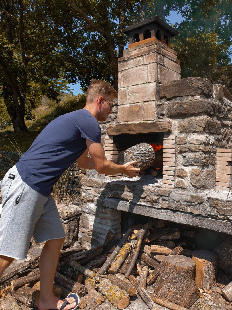 Pizzaofen auf altem Landgut in der italienischen Region Umbrien.